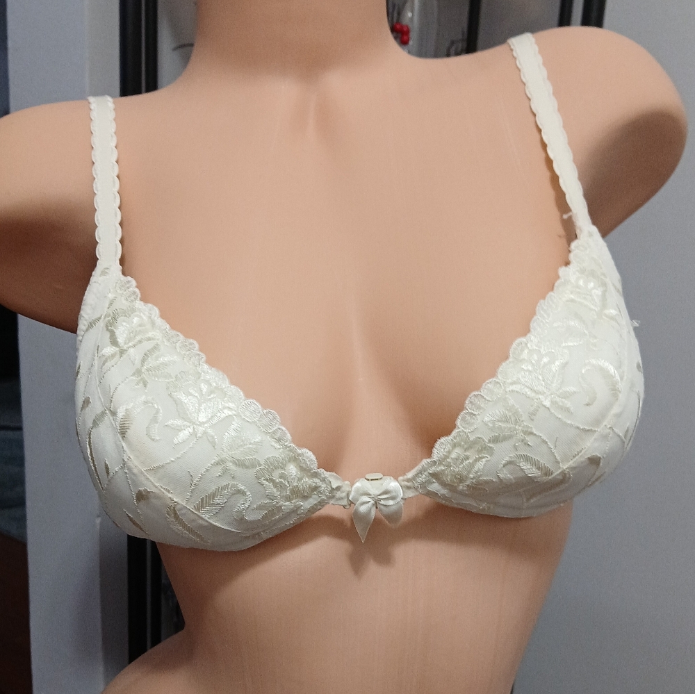 Vintage VS. The Clip miracle Bra 34B embroidered Lace Removable Padding